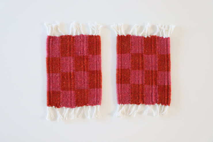 El Juego | Checkered Coaster Set in Red and Pink