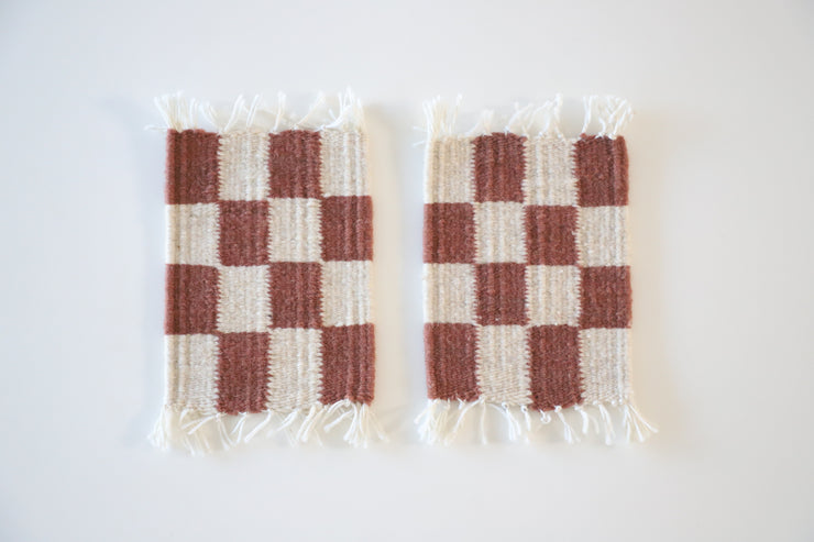 El Juego | Checkered Coaster Set in Brown and White